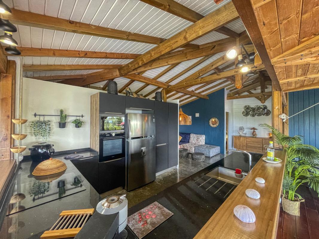 19 Location villa piscine vue mer Pointe Noire Guadeloupe_cuisine
